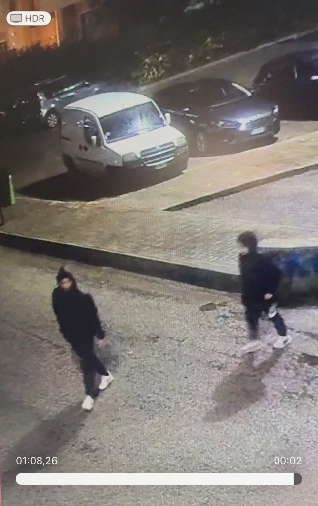 Montecorvino Pugliano: padre e figlio imbrattano piazza Wojtyla