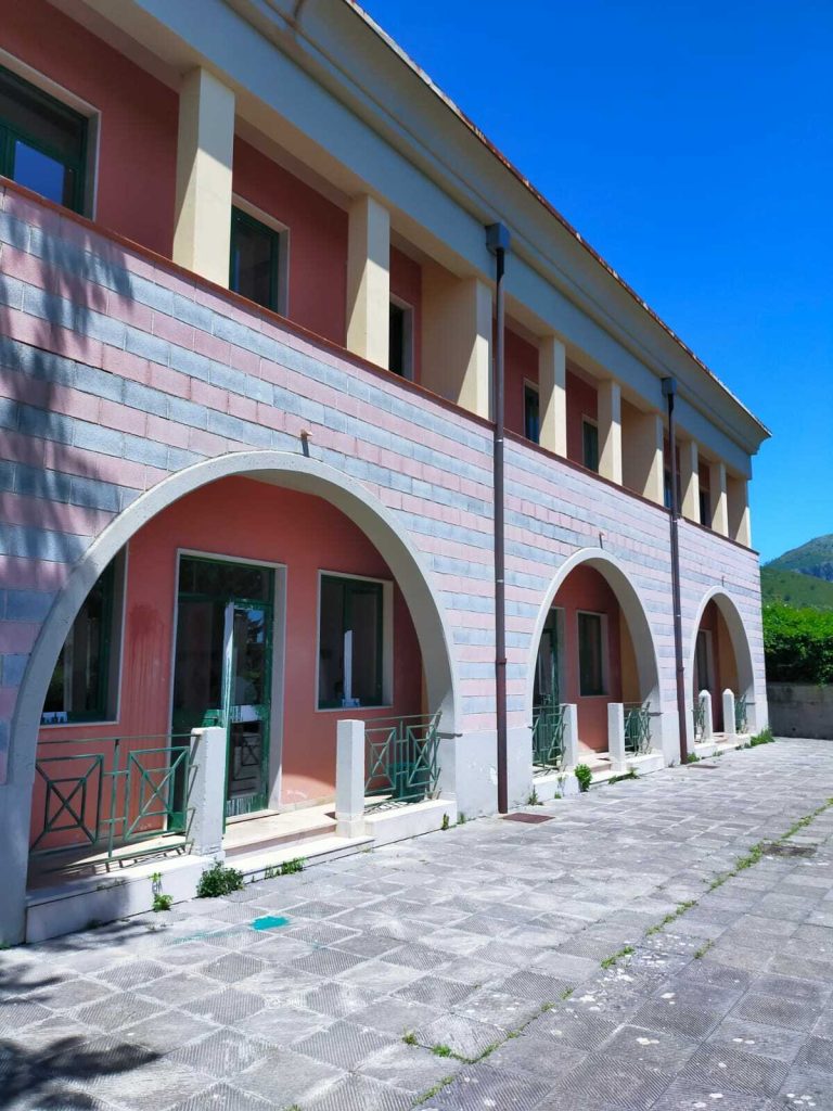 Topi a scuola a Salerno, altro stop: «Ora più controlli»