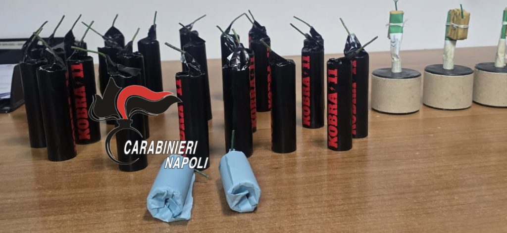 Coppia in auto con figli e 29 ordigni esplosivi: arrestati