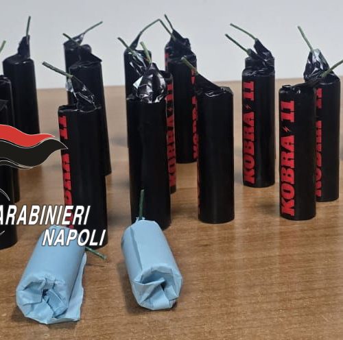 Coppia in auto con figli e 29 ordigni esplosivi: arrestati