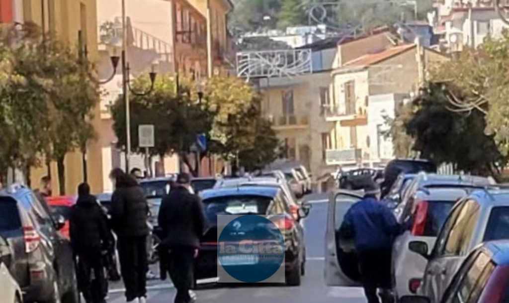 Eboli, prende a calci e pugni l’automobilista che l’ha tamponato