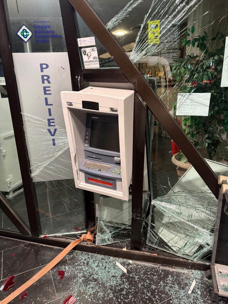 Salerno, la “banda dei bancomat” messa in fuga dai carabinieri