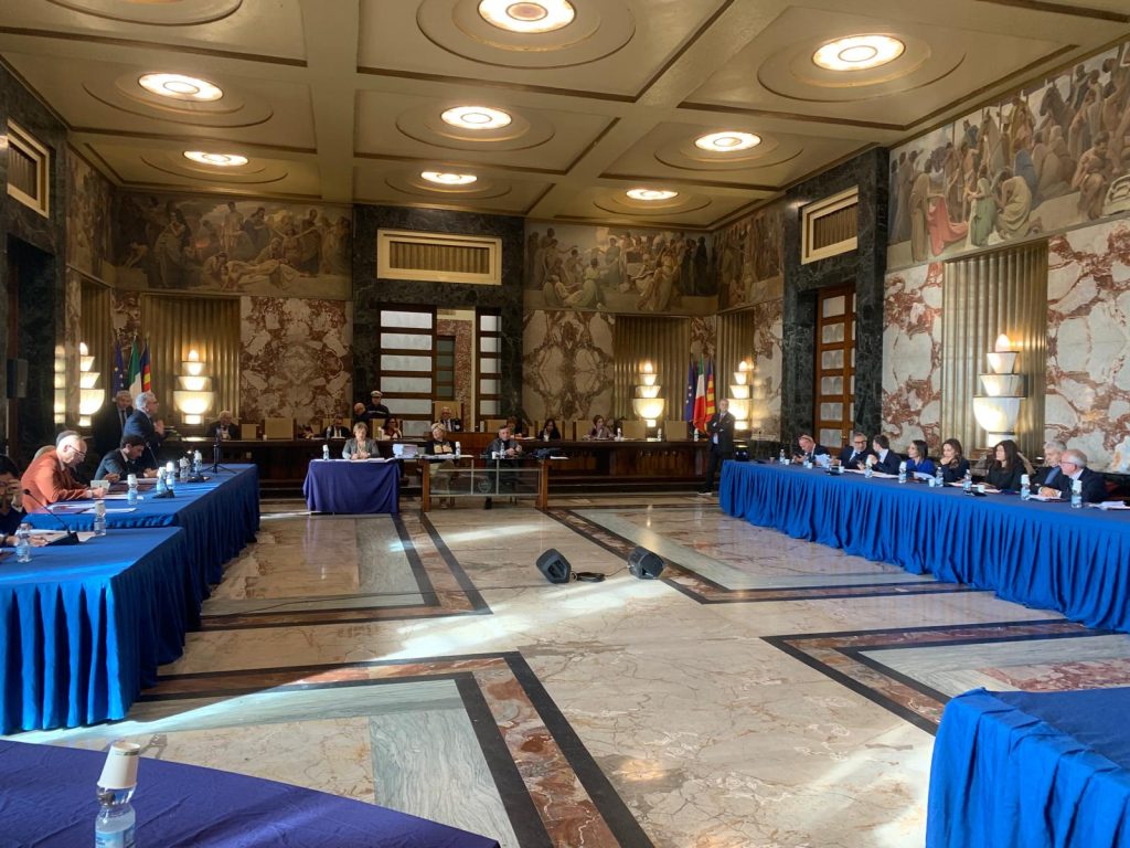 Consiglio a Salerno, fuga dall’Aula per le rotatorie. Ecco i fondi per il Seminario