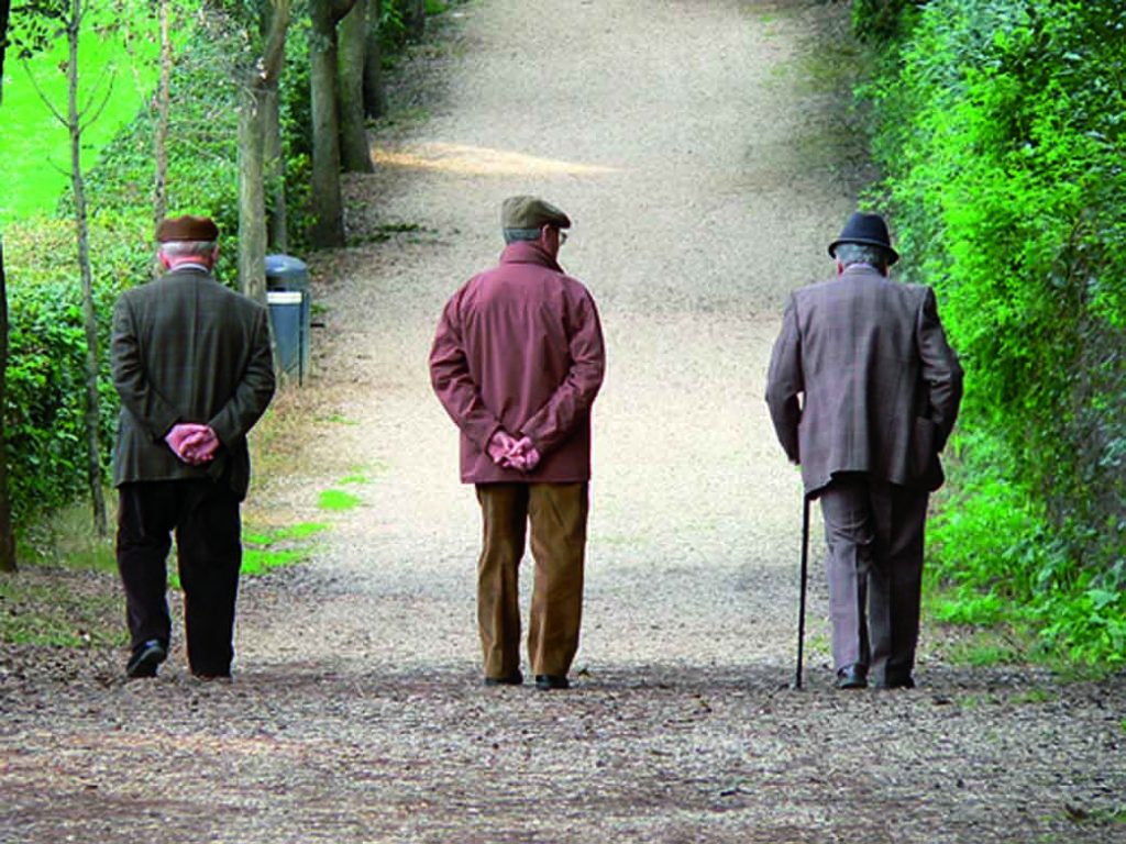 Salerno è sempre più “over”: i morti doppiano le nascite