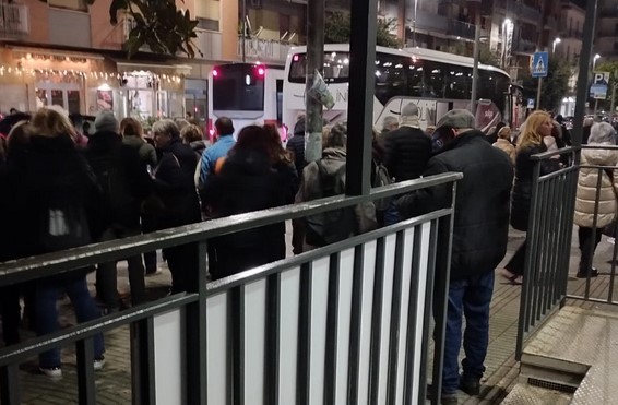 Salerno, bus turistici per le Luci d’Artista spostati al centro