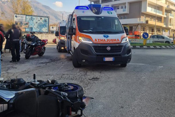 incidente-fisciano-la-solidarieta-ambulanza