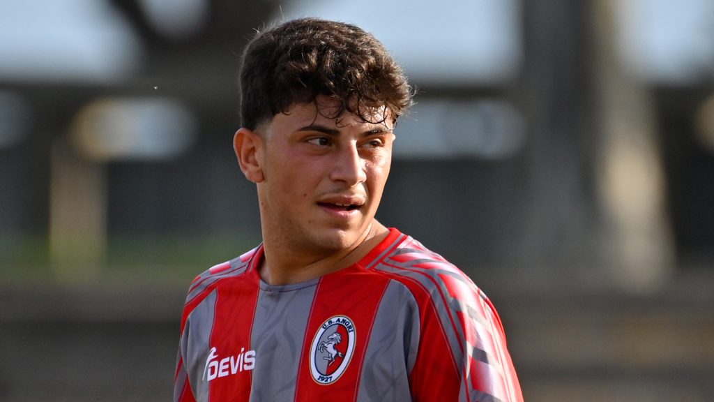 Movida violenta: 18enne accoltellato mentre passeggia con amici