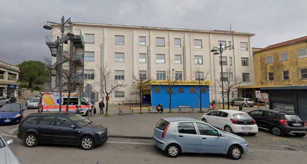 Eboli, rogo in azienda: grave gestore di carroattrezzi