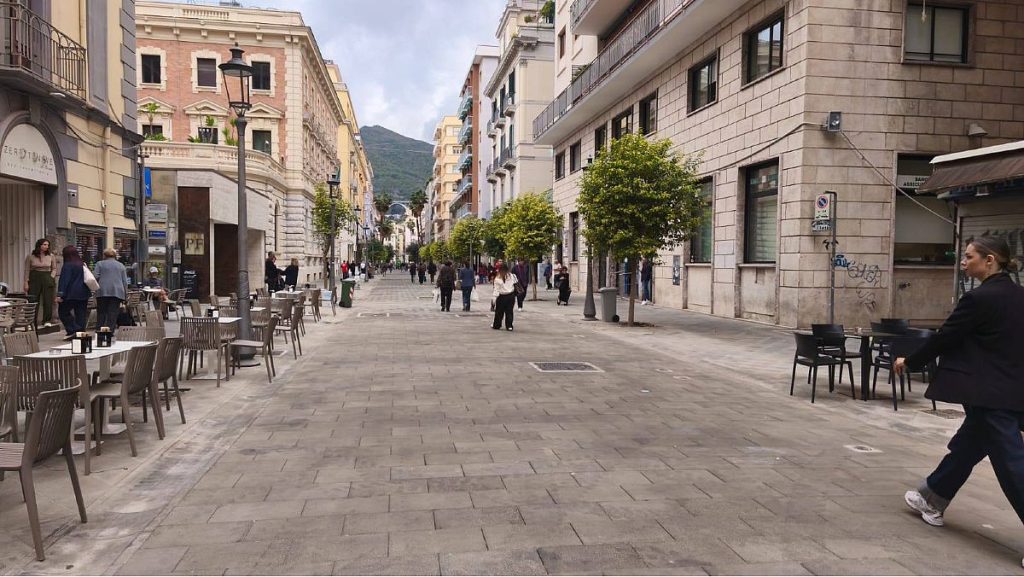 Salerno, altri ritardi per il “Corso da re”: «Rete idrica da sostituire»