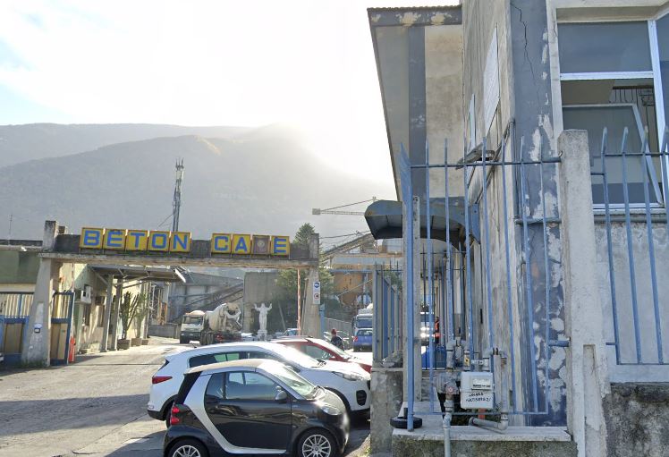 Betoniera in fiamme a Nocera Inferiore, c’è la pista del dolo