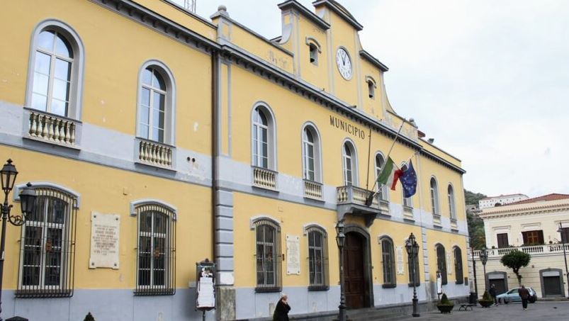 Abusiva la casa al nono piano: demolita l’eredità di famiglia a Nocera Inferiore