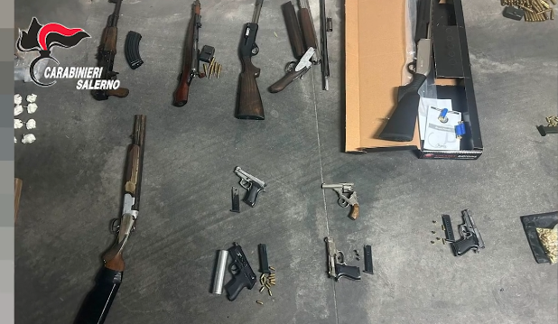 Agro Nocerino Sarnese, blitz dei Carabinieri: sequestrati droga, armi ed esplosivi