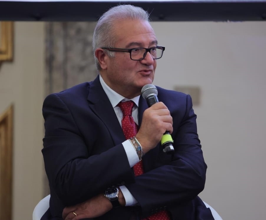 Tutti a letto con l’influenza: «La difesa con vaccini e igiene»