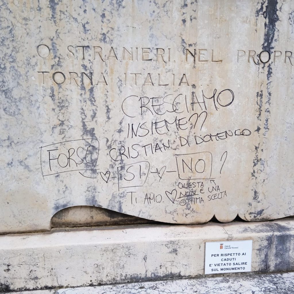 Cava de’ Tirreni, oltraggio al monumento ai caduti