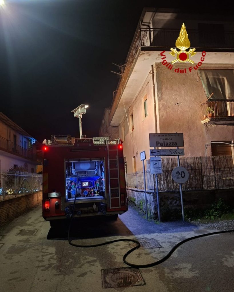 Esplosione di bombola gpl a Vallo Scalo: incendio in abitazione