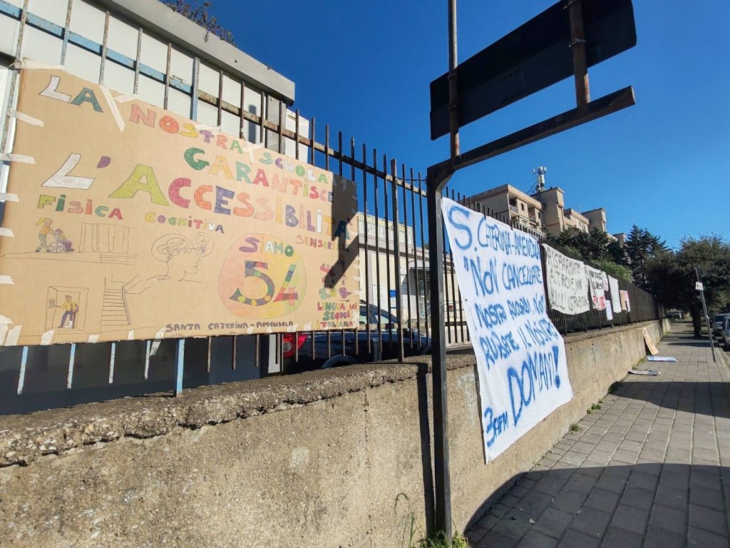 Salerno, smembramento del “Santa Caterina-Amendola”: studenti in rivolta