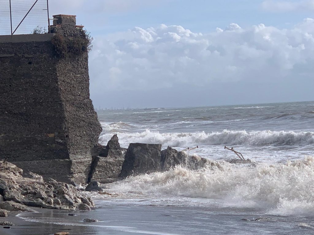 Crolli sul lungomare di Salerno: ora servono 5,5 milioni