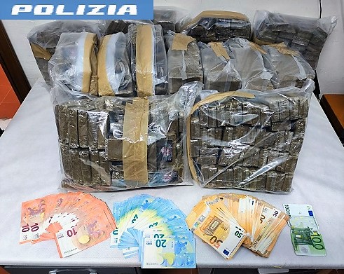 Maxi sequestro di droga a Pagani: arrestato giovane per detenzione e spaccio
