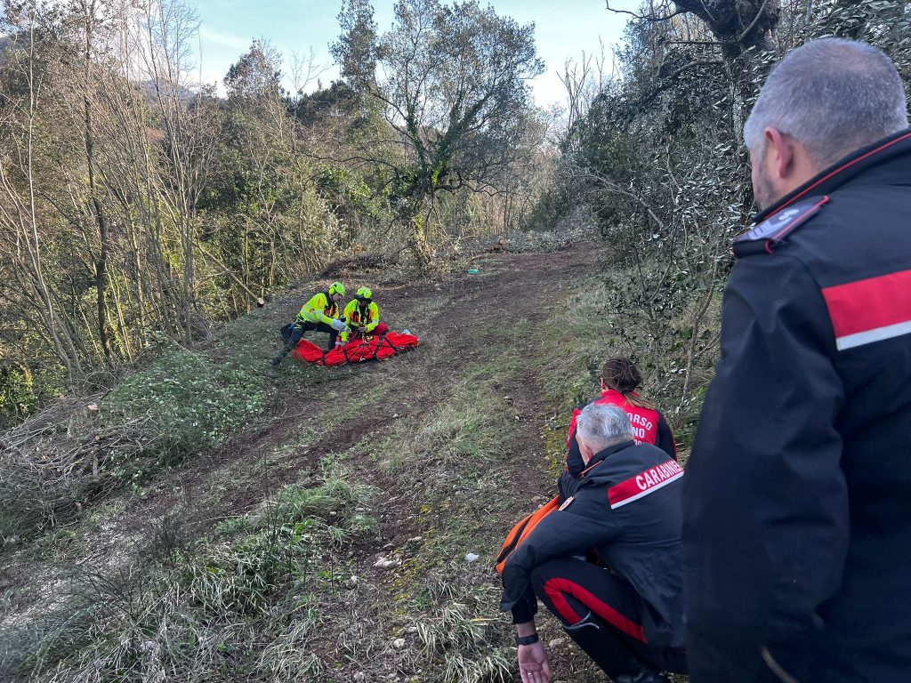 Eboli, cade in un dirupo a Lampione Alto