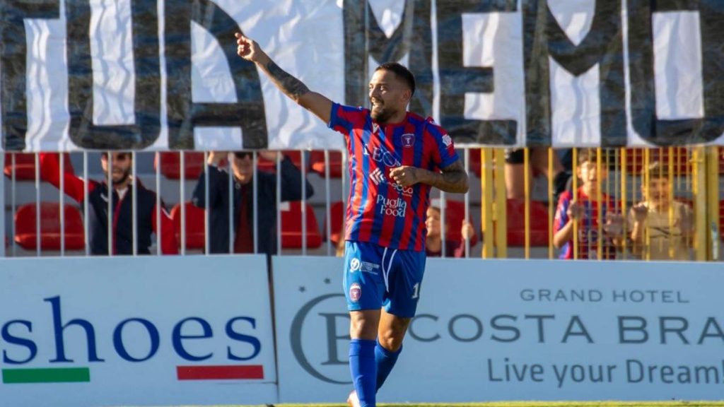 Salernitana, l’attaccante Chiricò contro il mal di gol