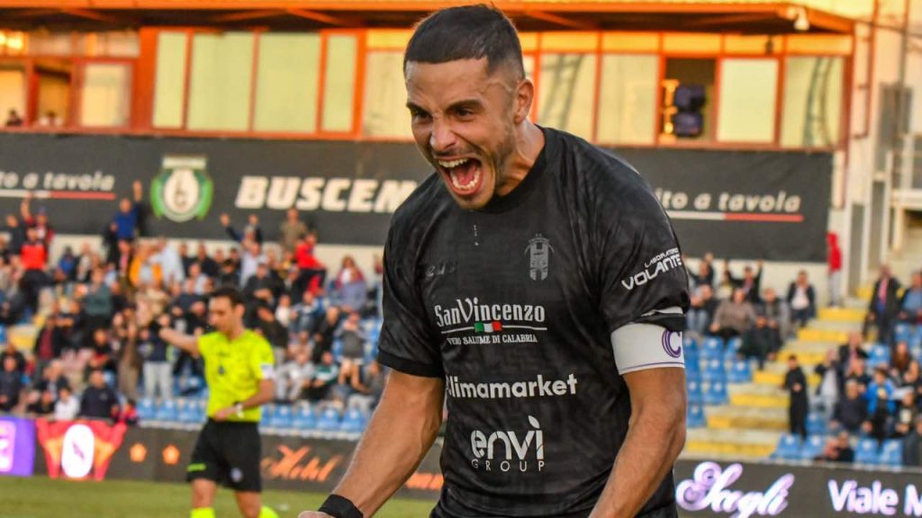 Salernitana, Gyabuaa e Merola vicini