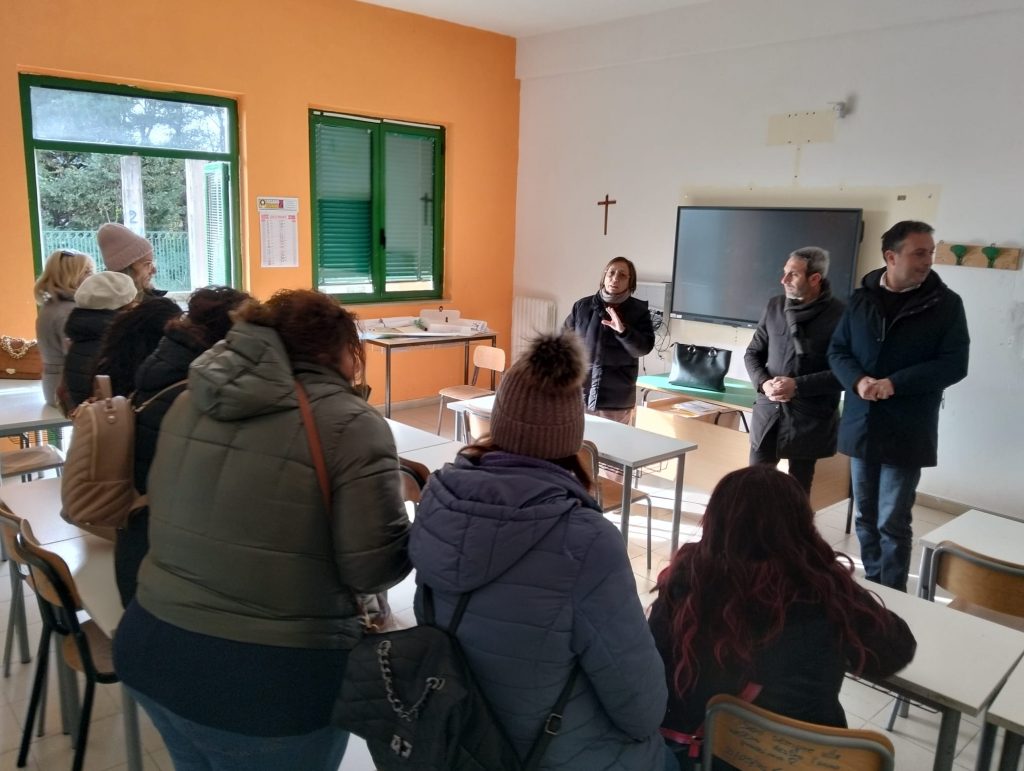 Salerno, caldaia ko e scuola al gelo: niente stop, via ai doppi turni