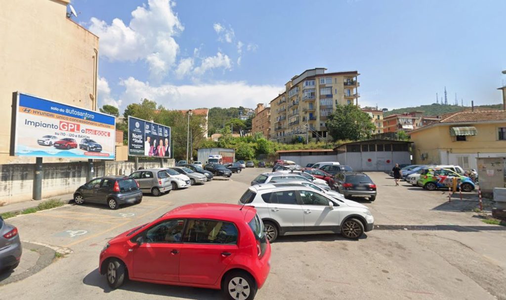 Salerno, via il passaggio a livello: è rebus sosta