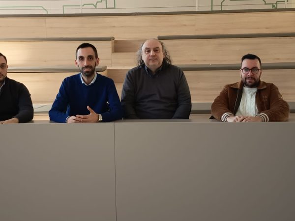 Eboli, l’opposizione occupa l’aula consiliare