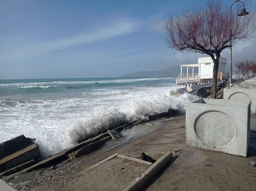 Erosione costiera nel Golfo di Velia, la denuncia del Codacons Cilento