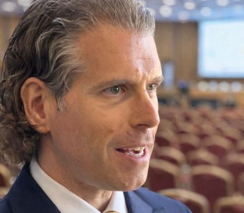 Il Cavaliere De Rosa: «Autotrasporto italiano in crisi? Si assottiglia, ma non arretra»