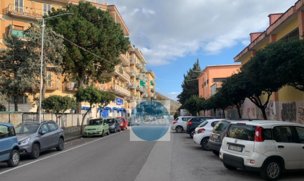 Salerno, accoltella 16enne in strada: ragazzino agli arresti