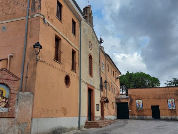 Giffoni Valle Piana, solo tre monaci in convento: l’ordine chiude Sant’Antonio