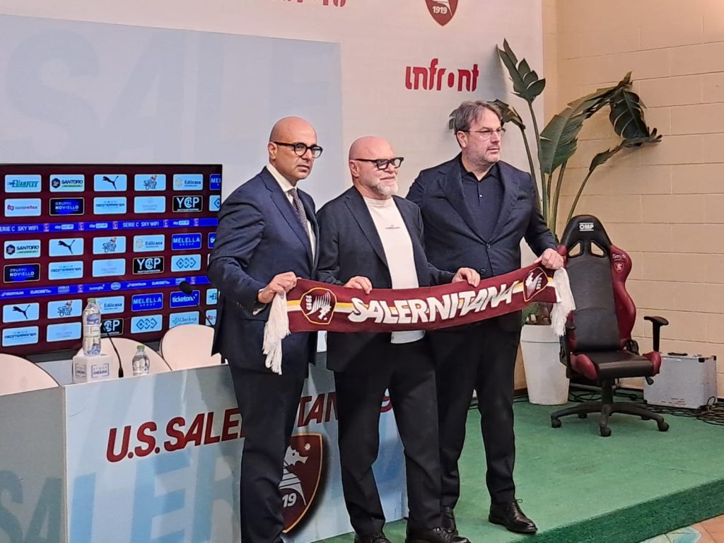 Salernitana, la frusta di mister Cosmi: “Non gioca chi non capisce il privilegio di vestire la maglia granata”