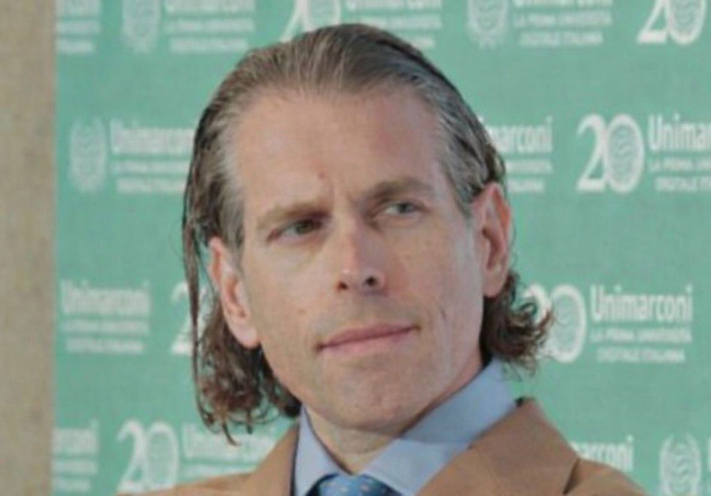 De Rosa: «La guerra dei dazi partita a scacchi. Chi controlla il mercato fa le regole»