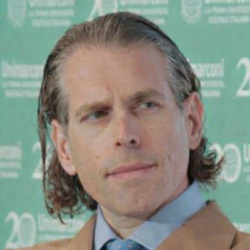 De Rosa: «La guerra dei dazi partita a scacchi. Chi controlla il mercato fa le regole»