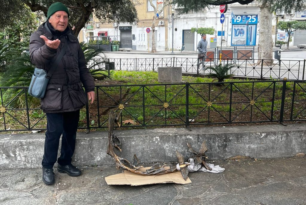 Eboli, sradicata nella notte la stele in memoria del tenente colonnello Carmine Calò