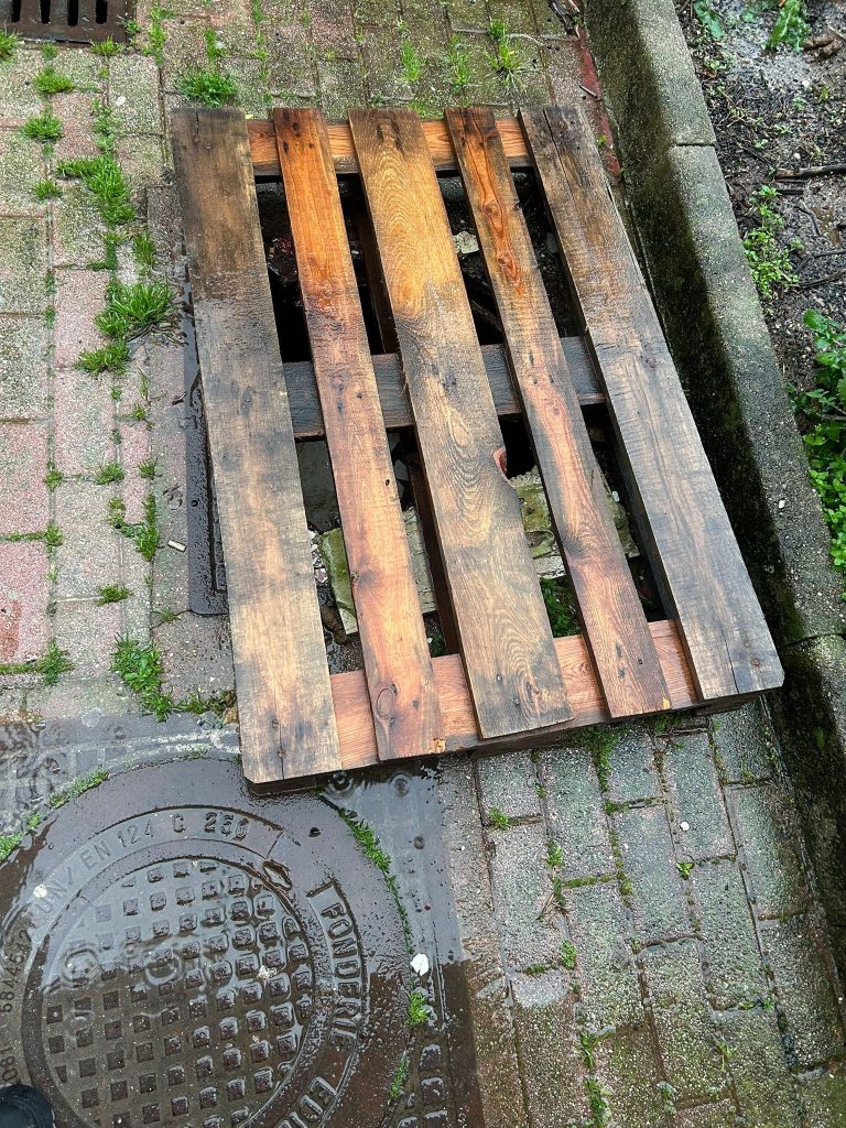 Eboli, la fogna resta scoperta dopo i controlli anti droga