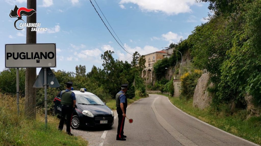 Montecorvino Pugliano, ruba in negozio e aggredisce dipendente: arrestato