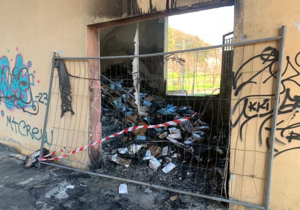 Salerno, il rogo delle mascherine: per i vigili non è doloso