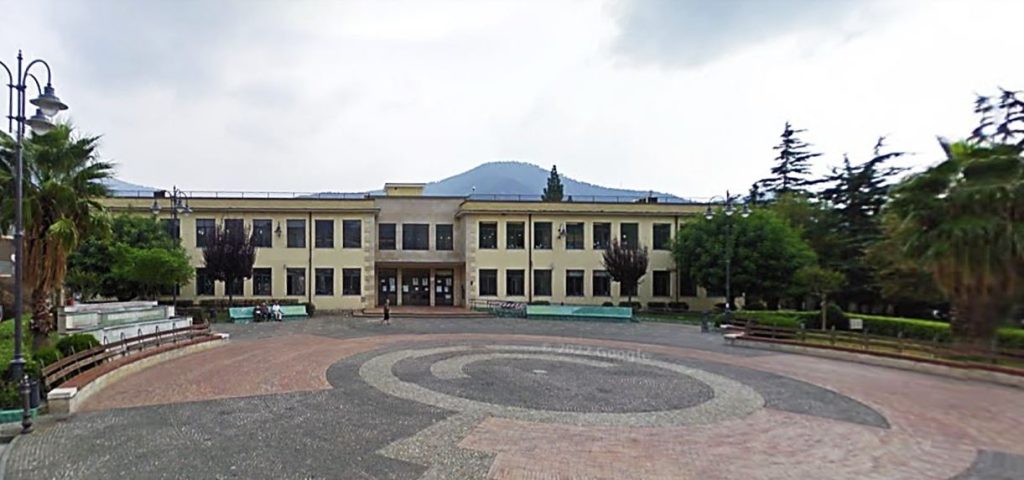 Vandali in azione a Siano: devastato l’istituto comprensivo