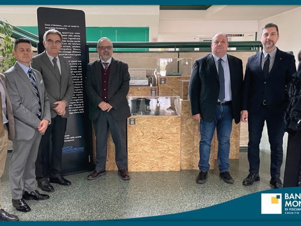 La BCC Monte Pruno dona gli espositori al Tribunale di Vallo della Lucania