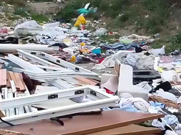Eboli, maxi discarica di rifiuti a Campolongo