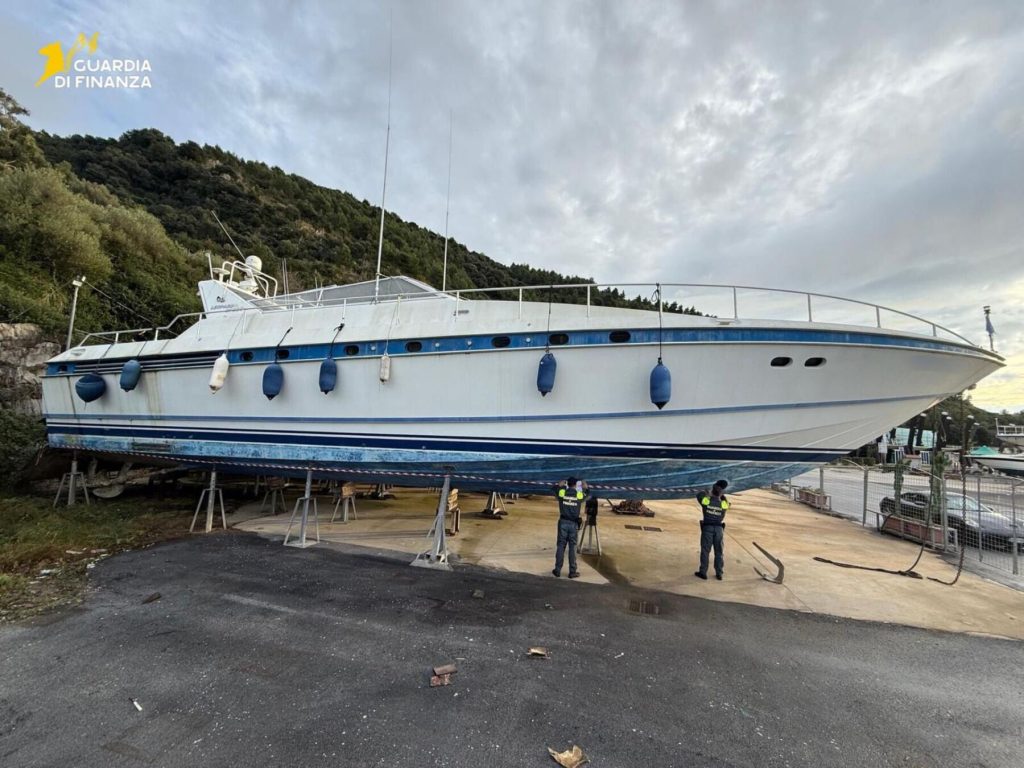 Sapri, sequestrata imbarcazione di lusso al Porto