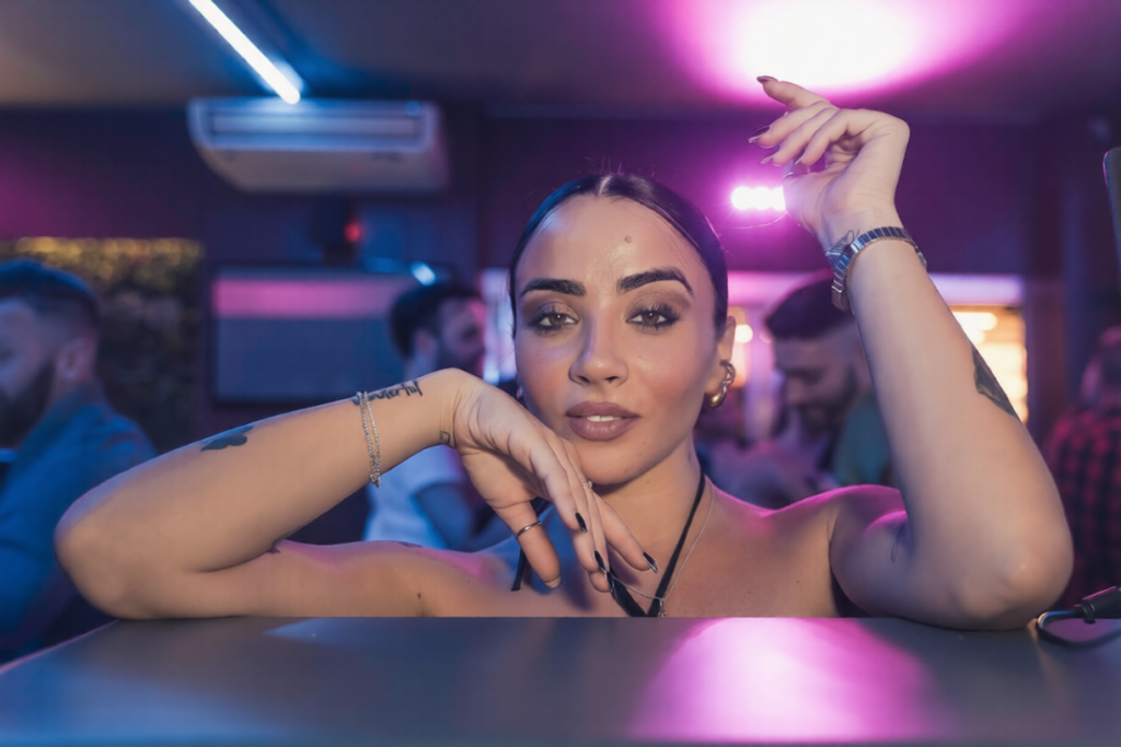 Serena Fummo accende il “Martedì Latino”: Japan Style e ingresso gratuito al bar Mediterraneo