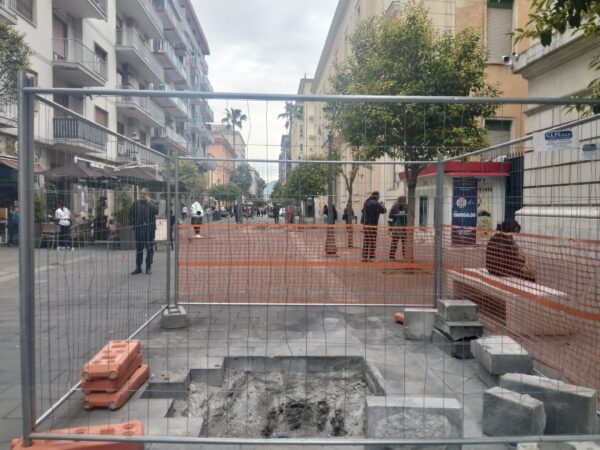 Salerno, il Corso è un cantiere eterno: «Danneggiata l’immagine della città»