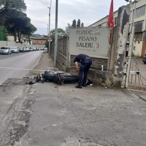 Salerno, scontro tra auto e moto: giovane centauro ferito