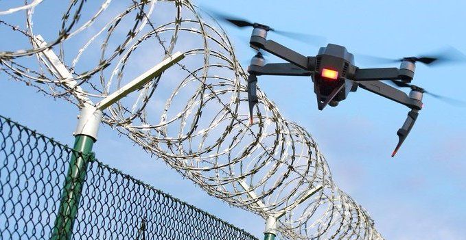 Droni abbattuti in carcere: intercettati droga e smartphone per i detenuti