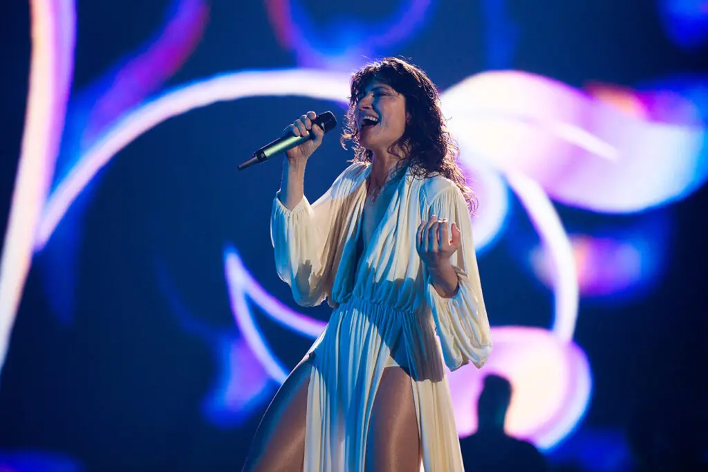 Elisa domani pronta a infiammare il “PalaSele” a Eboli