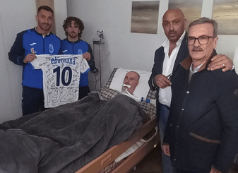 Ebolitana, una maglia speciale donata a Damiano Gallotta