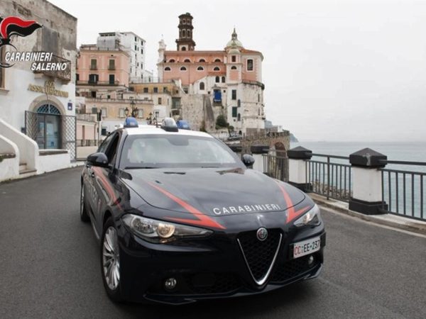 CARABINIERI AMALFI_MACCHINA